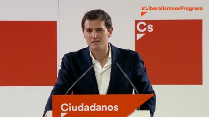 Rivera critica a Sánchez: "Va a hacer más dedazos que Rajoy"