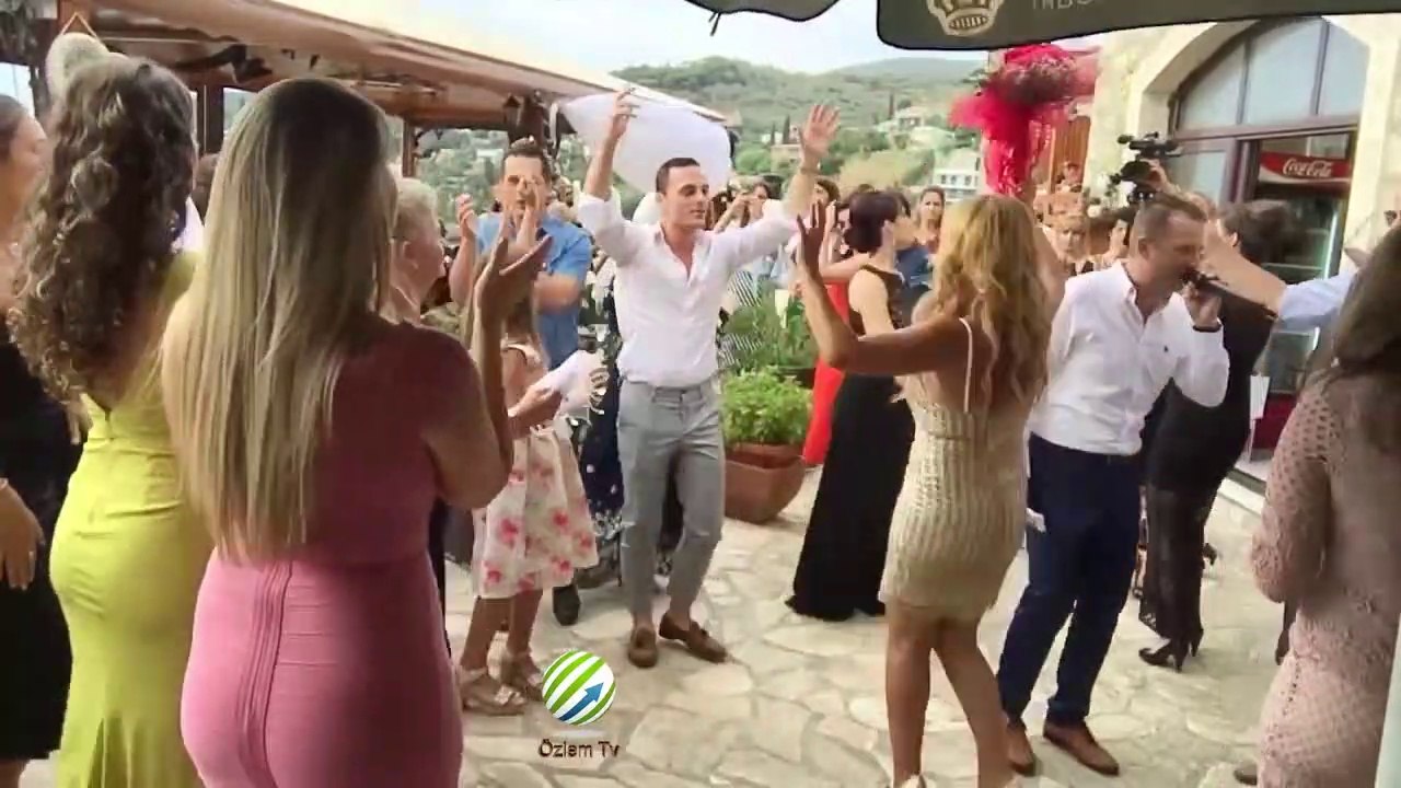 Güzel kızların şahane düğünü