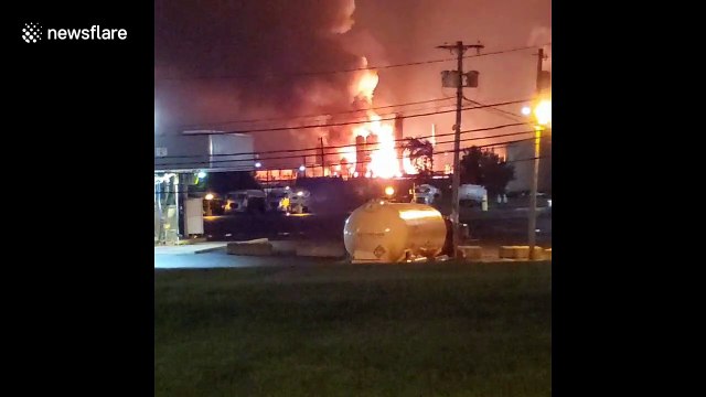 'Largest' refinery on US east coast explodes in flames