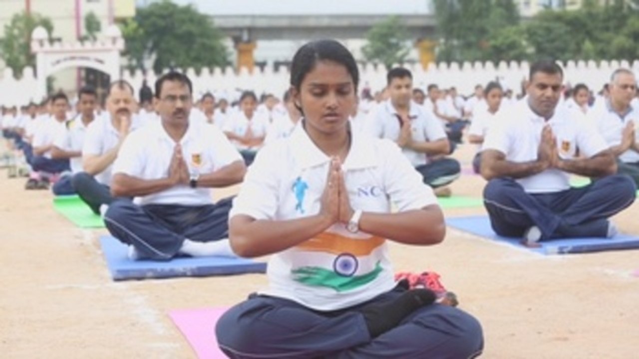 India celebra por quinto año consecutivo un masivo Día Internacional del Yoga