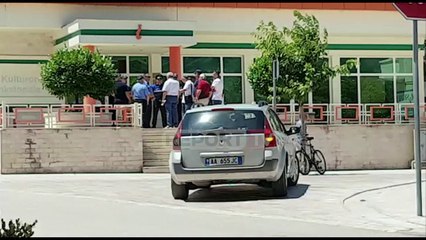 Video herunterladen: Bashkitë e djathta bëjnë një hap pas  Kërkojnë 'paqësisht' lirimin e KZAZ ve