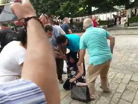 Tension në Shkodër, protestuesit përplasen me policinë në vendin ku do mbërrijë Rama