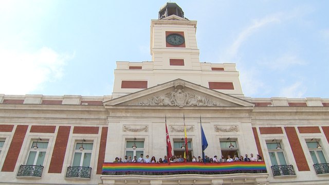 Garrido se reúne con colectivos LGTBI