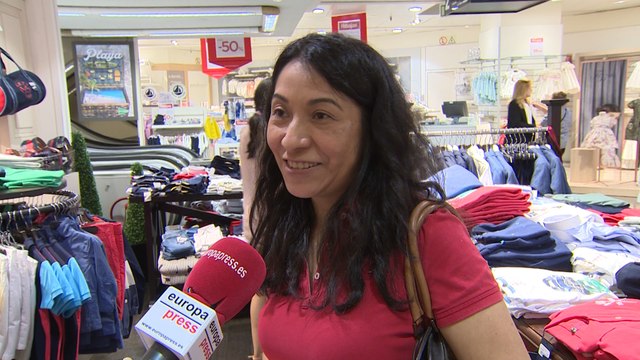 Madrileños disfrutan de primer día de rebajas