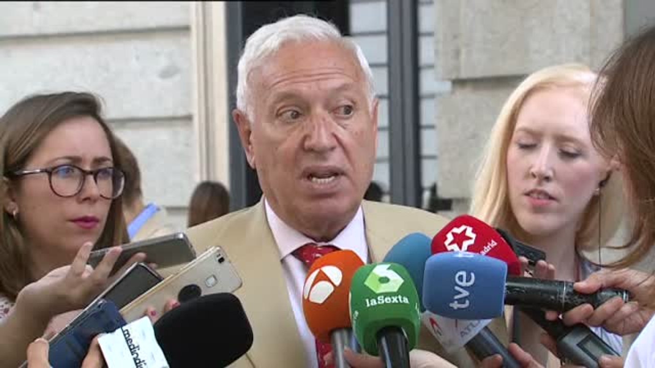 El "reformista" Margallo vuelve a cargar contra la "inmovilista" Saénz de Santamaría