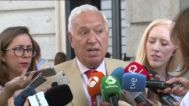El reformista Margallo vuelve a cargar contra la inmovilista Saénz de Santamaría