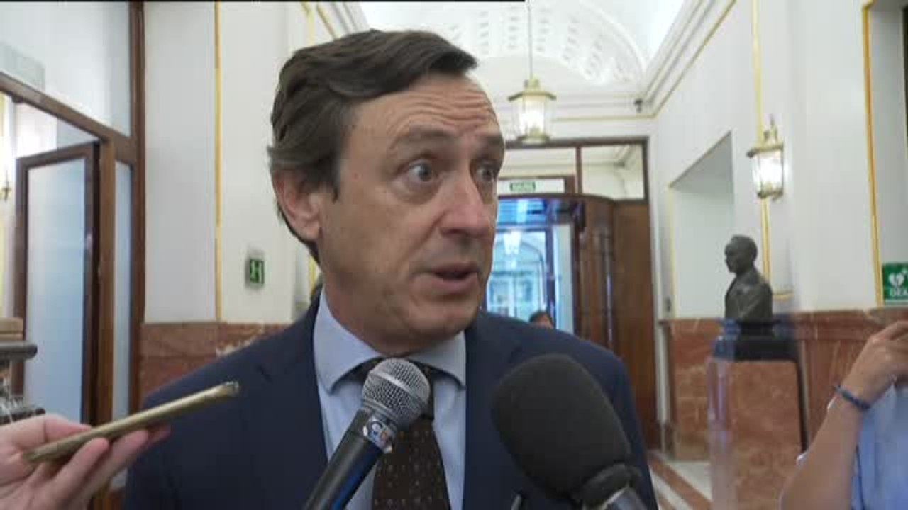 Hernando cree que Morenés estuvo ayer "en su sitio" por defender España frente a la "hispanofobia" de Torra