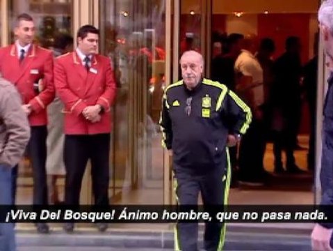 Muestras de cariño con España de la afición en la previa del partido ante Luxemburgo