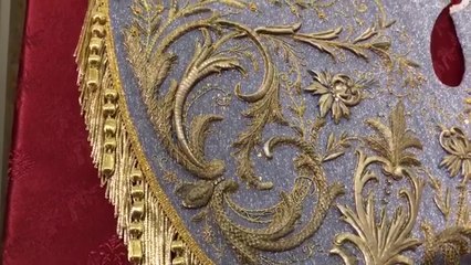 Restauración de uno de los 'mantos históricos' de la Virgen de los Desamparados