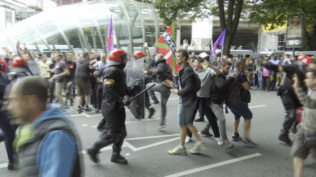 Enfrentamiento entre trabajadores del Metal y la Ertzaintza en Bilbao