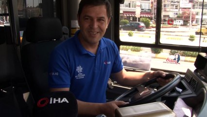 Otobüste bulduğu 13 bin lira para ve 50 yıllık fotoğrafları gurbetçiye ulaştırdı