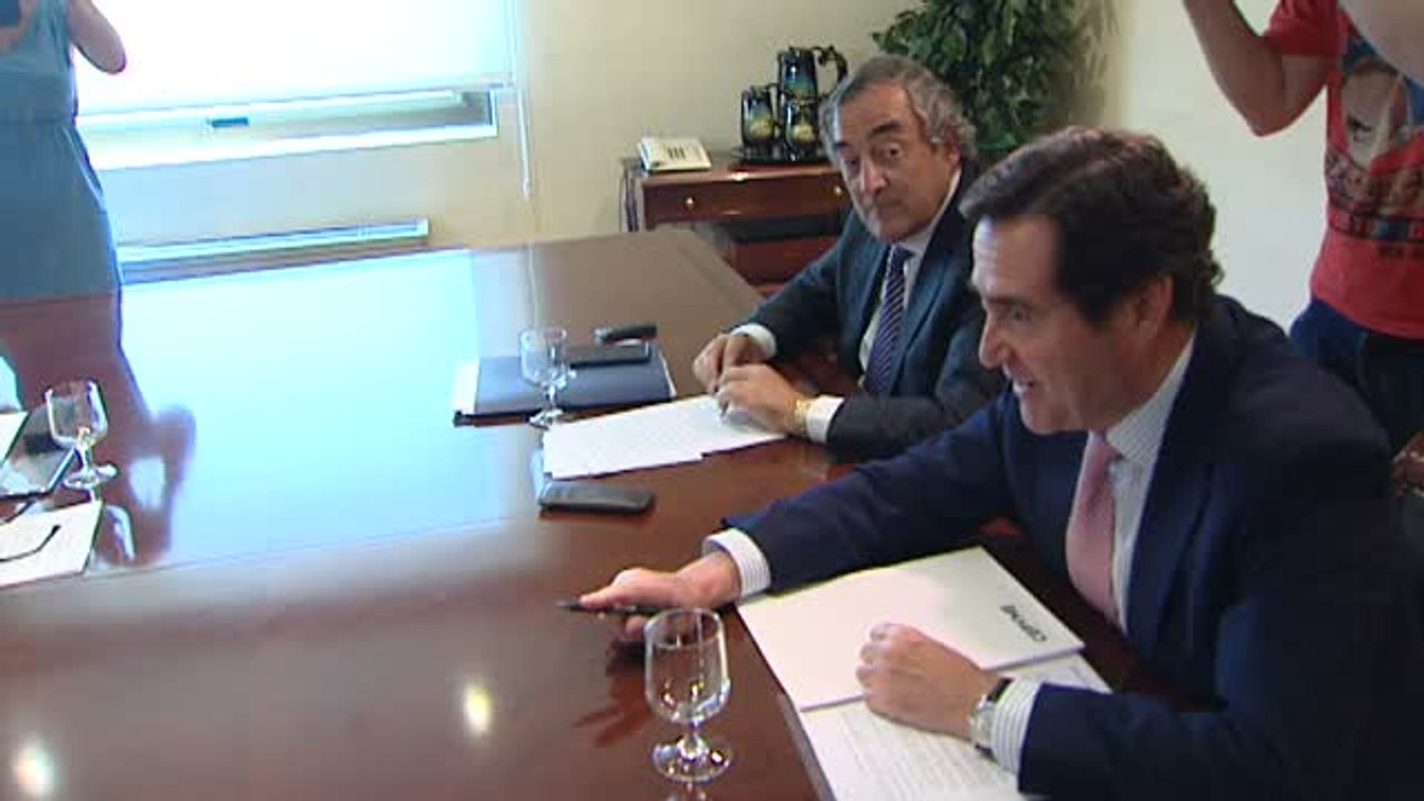 Sindicatos y empresarios acuerdan subir los salarios en torno a un 2% fijo y 1% variable