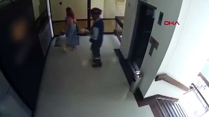 Annenin bebeğini kurtarma anı kamerada