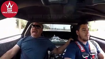 Il emmène son père en voiture de course à fond les pédales