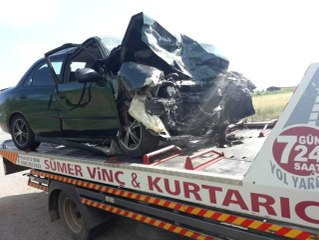 Köprü üzerinde iki otomobil kafa kafaya çarpıştı! 2 ölü, 3 yaralı