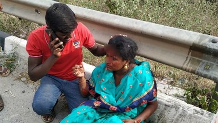 பெண்ணை தரதரவென இழுத்துச் சென்ற கொள்ளையர்கள்