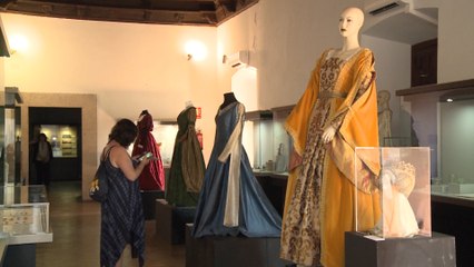 Cáceres expone trajes de series y películas