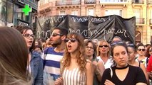Concentración de protesta en la plaza del Ayuntamiento de Pamplona contra el auto de libertad de La Manada