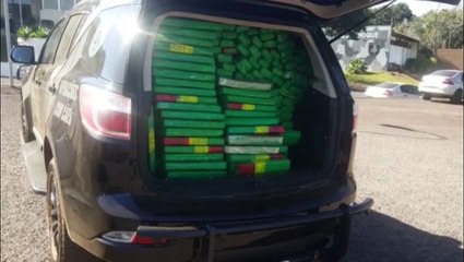 PM apreende quase 600 quilos de maconha em Duster abandonada