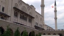 Cumhurbaşkanı Erdoğan Cuma namazını Çamlıca Camii'nde kıldı