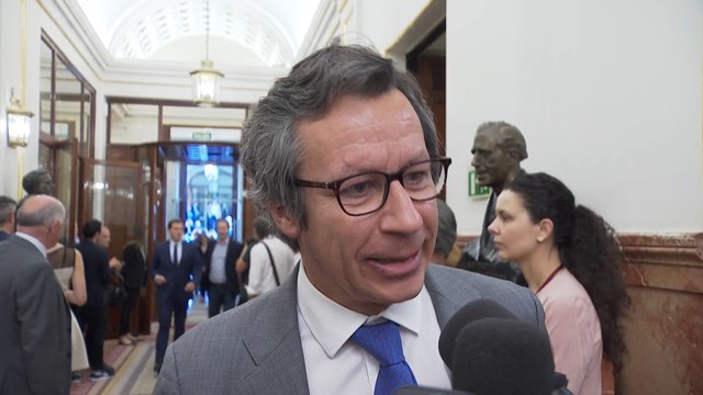 Floriano asegura parecerle bien candidaturas de Cospedal y Santamaría