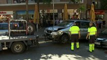 Un conductor de avanzada edad que conducía un coche adaptado ha provocado un aparatoso accidente en Barcelona