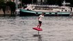 On a testé un surf électrique volant sur La Seine