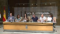 Junta y sindicatos firman nuevo decreto de interinos docentes