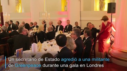 La agresión de un ministro británico contra militante de Greenpeace