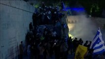 Disturbios en Atenas por el acuerdo alcanzado entre Grecia y Macedonia