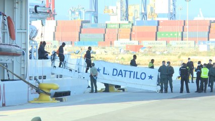 Llega el primer barco de la flota del Aquarius al puerto de València