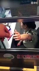 Ce chauffeur est bloqué au péage pour une raison incroyable