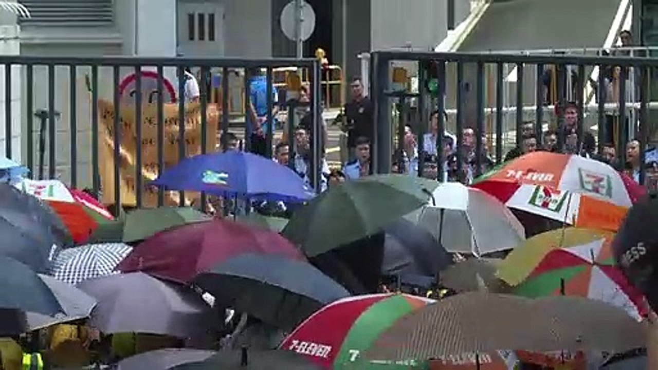 Manifestantes voltam a ocupar as ruas de Hong Kong