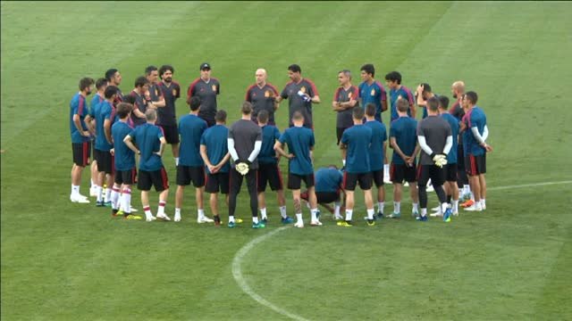 Último entrenamiento de España antes de su debut frente a Portugal