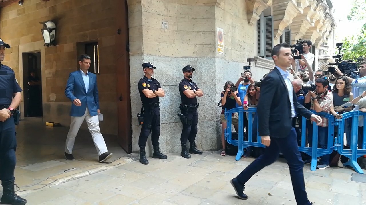 Salida de Iñaki Urdangarin de la Audiencia de Palma