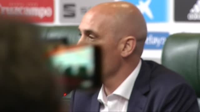 Rubiales destituye a Lopetegui por su negociación con el Real Madrid al margen de la RFEF