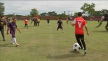 Un equipo de fútbol formado por elefantes muestra su 'tiki-taka' en Tailandia