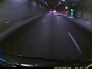 Un camion risque la vie de ces automobilistes