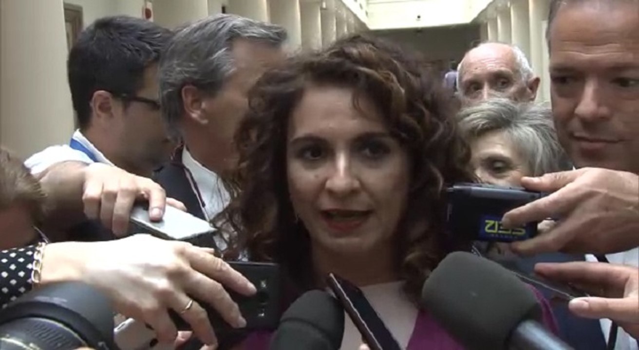 Montero dice que los nuevos ministerios no aumentarán el gasto pero harán "ajustes"