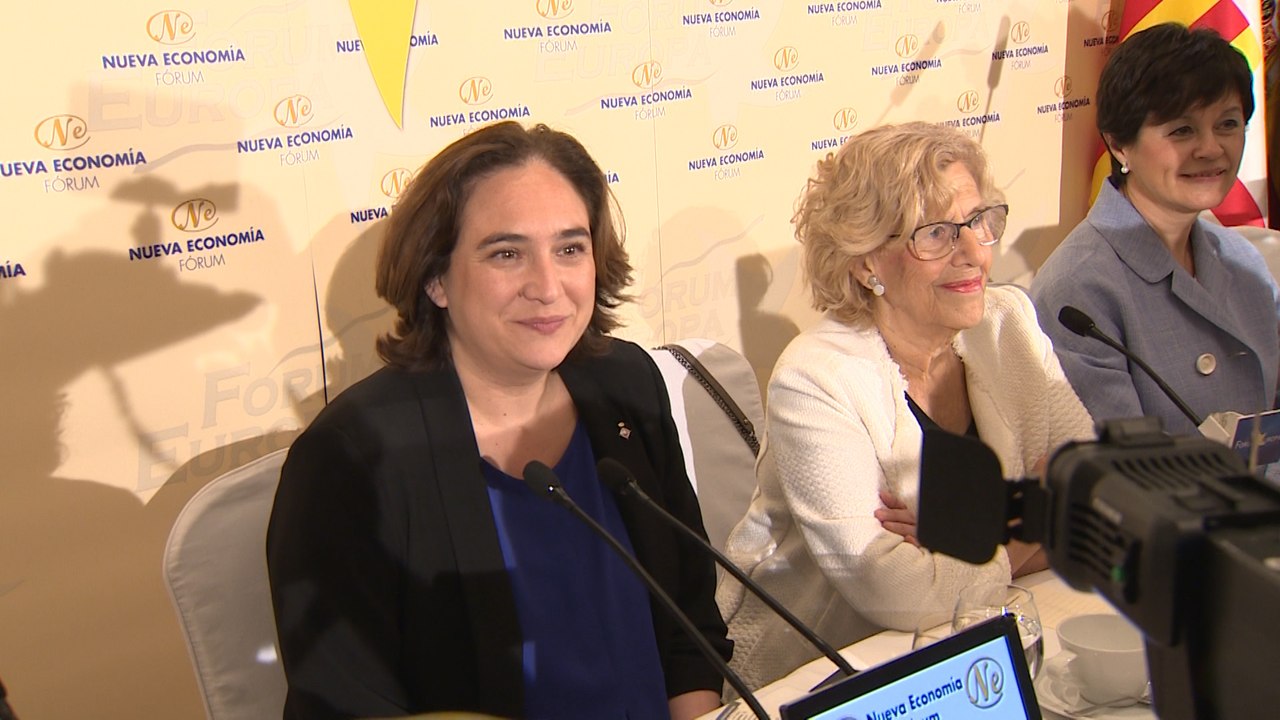 Colau y Carmena en un desayuno informativo