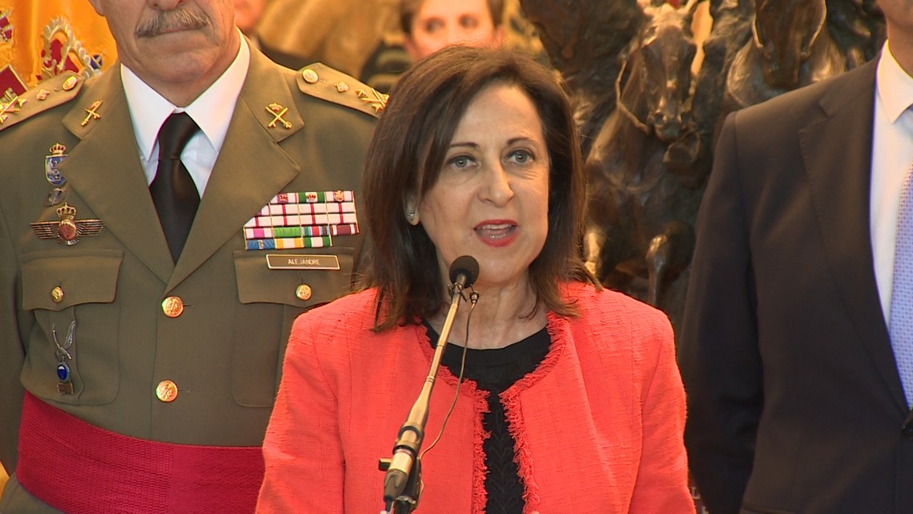 Robles promete diálogo "dentro de la Constitución"