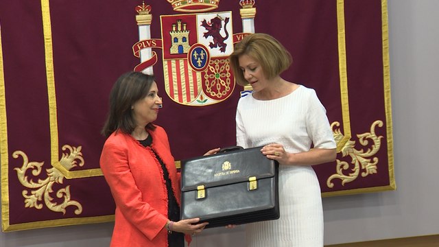 Margarita Robles recibe la cartera de Defensa