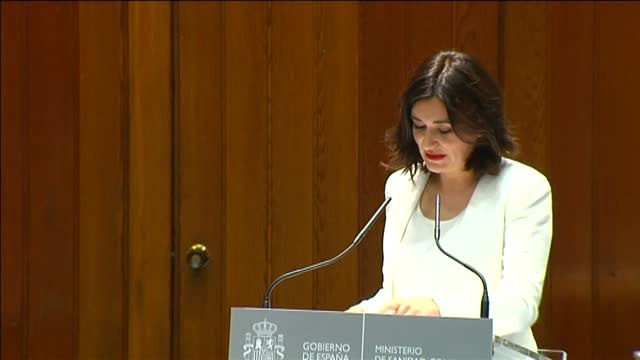 Carmen Montón defiende el carácter universal, público y equitativo de la Sanidad en su toma de posesión
