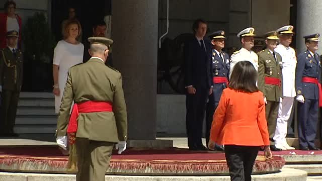 Margarita Robles toma posesión como ministra de Defensa