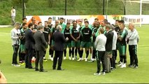El primer ministro de Portugal, Antonio Costa, visita el entrenamiento de su selección