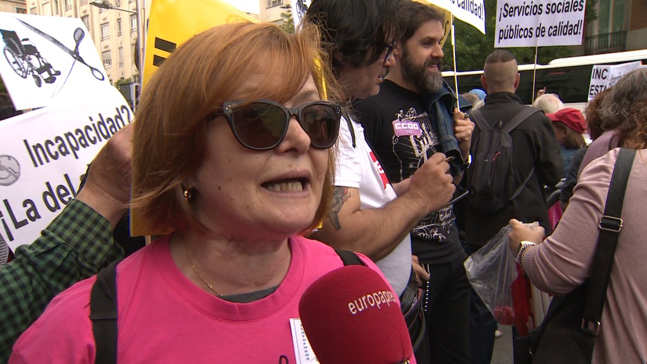 Madrileños se manifiestan en contra de recortes sociales