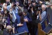 Sánchez se funde en un abrazo con Iglesias tras la votación