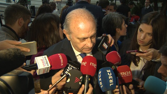 Fernández Díaz cree que Rajoy no debe dimitir