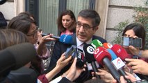 Patxi López dice que Rajoy podía evitar moción con la dimisión