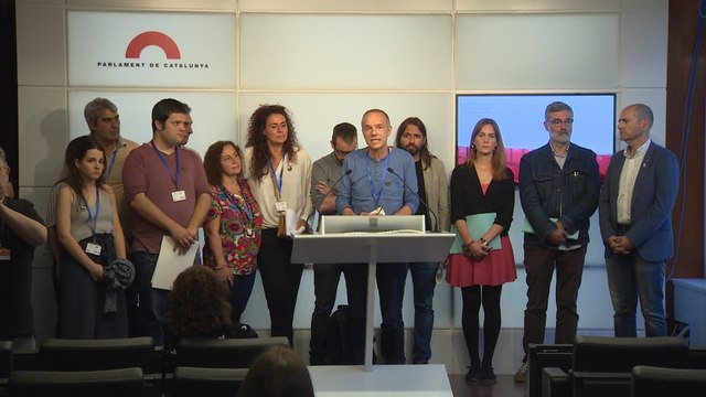 Profesores y alumnos de El Palau en el Parlament